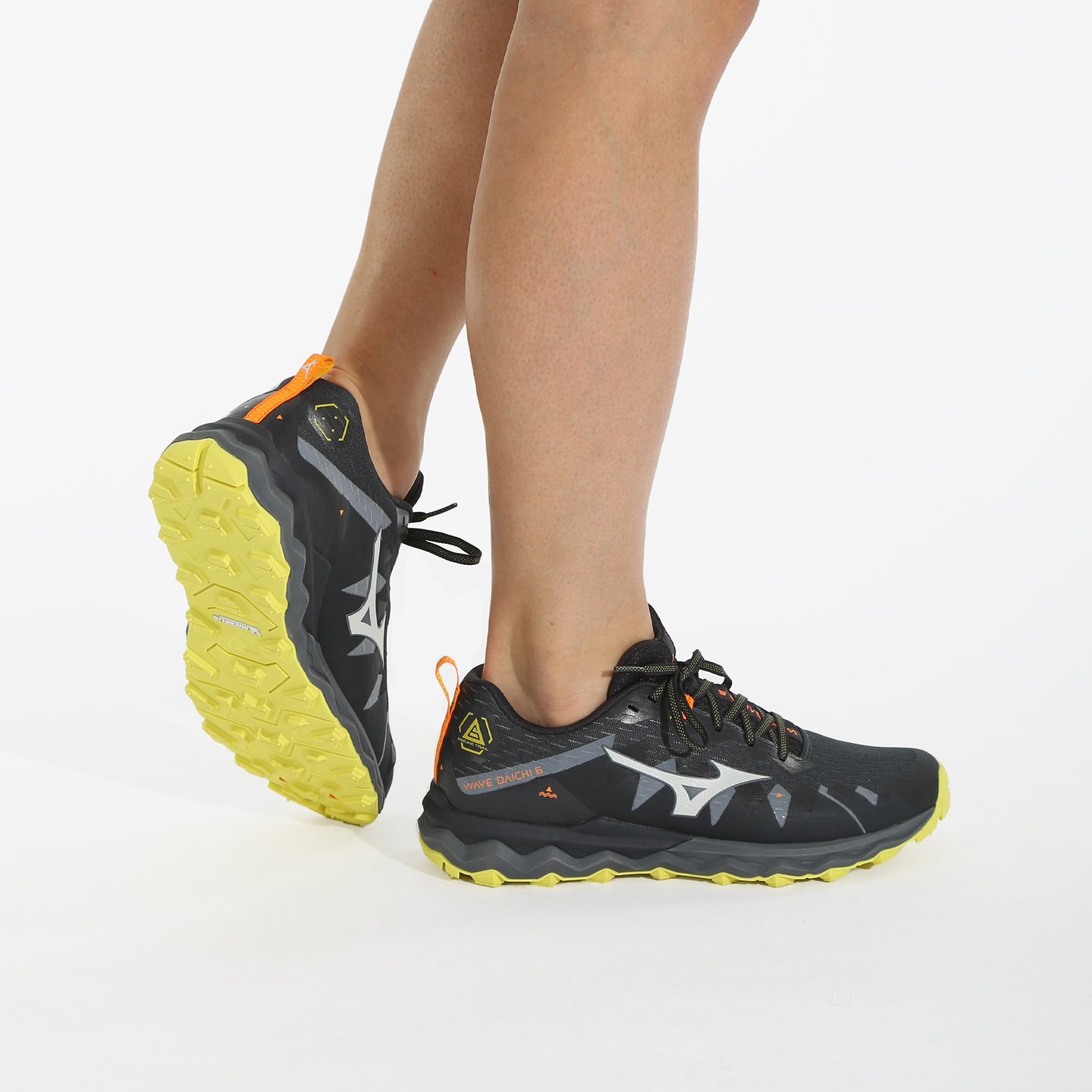 mizuno hiking shoe